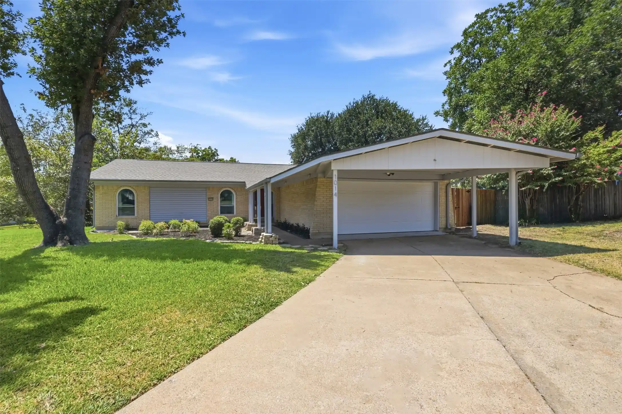 Photo 1 of Single family home for sale at 1014 Mountview Ct, Carrollton, TX 75006 | MLS# 21347690 | Listing updated on 2026-10-26