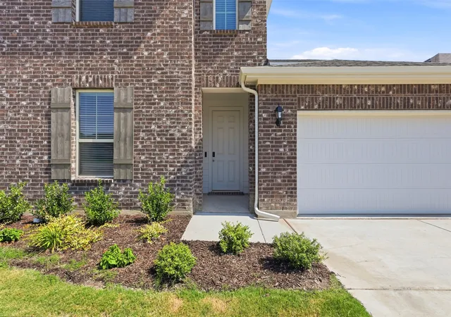 Photo 4 of Single family home for sale at 8240 Catclaw Prairie, Godley, TX 76044 | MLS# 21348564 | Listing updated on 2026-09-27