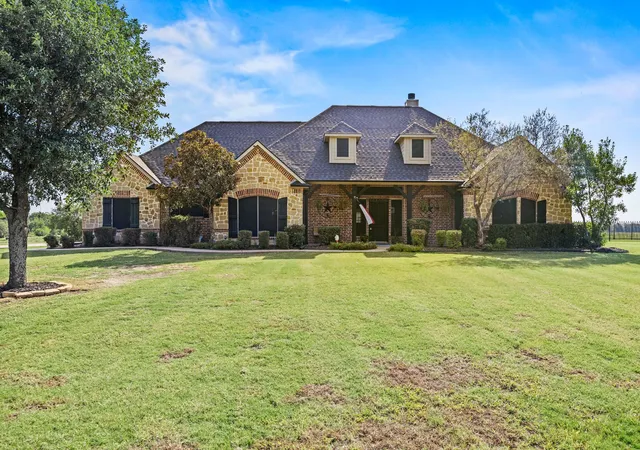 Photo 1 of Single family home for sale at 1354 Shadow Lakes Dr, Wills Point, TX 75169 | MLS# 21342357 | Listing updated on 2026-09-23