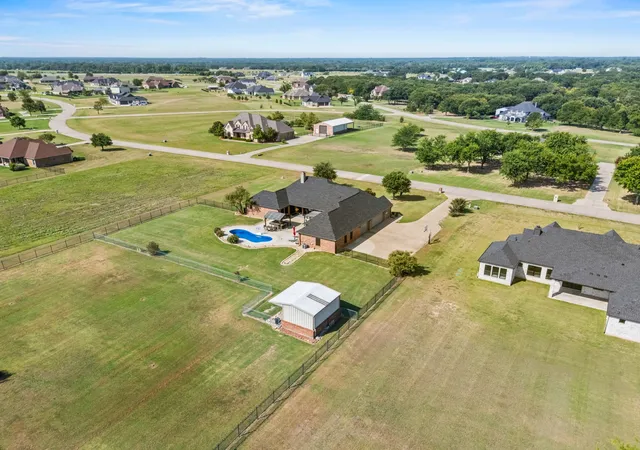Photo 2 of Single family home for sale at 1354 Shadow Lakes Dr, Wills Point, TX 75169 | MLS# 21342357 | Listing updated on 2026-09-23