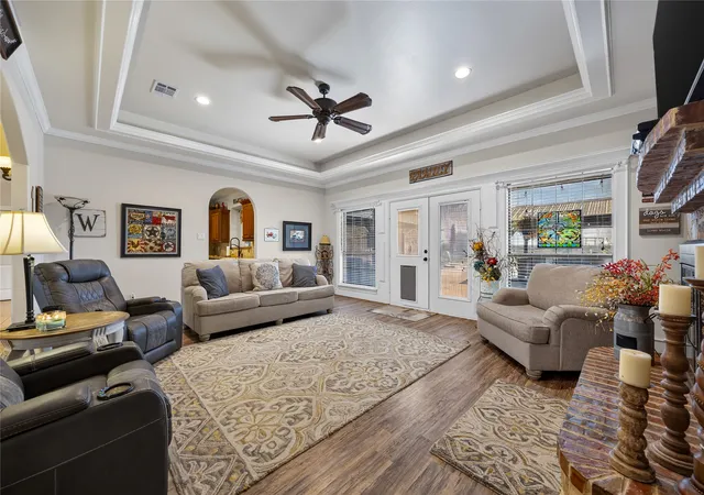 Photo 3 of Single family home for sale at 1354 Shadow Lakes Dr, Wills Point, TX 75169 | MLS# 21342357 | Listing updated on 2026-09-23