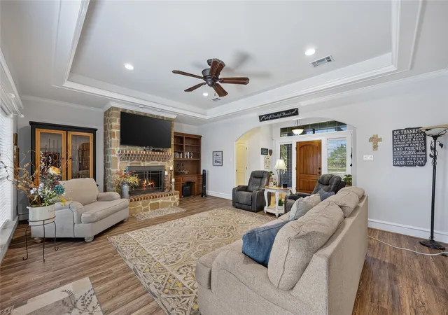 Photo 4 of Single family home for sale at 1354 Shadow Lakes Dr, Wills Point, TX 75169 | MLS# 21342357 | Listing updated on 2026-09-23