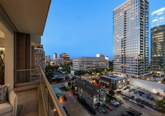 2nd image of Stoneleigh Residences, Dallas, TX 75201
