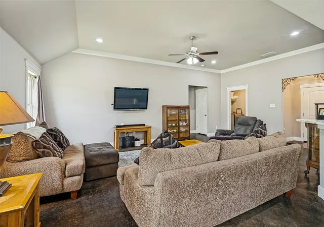 Photo 2 of Single family home for sale at 816 W Park Ave, Weatherford, TX 76086 | MLS# 21348614 | Listing updated on 2026-08-10