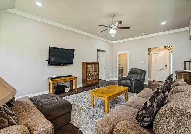 Photo 3 of Single family home for sale at 816 W Park Ave, Weatherford, TX 76086 | MLS# 21348614 | Listing updated on 2026-08-10