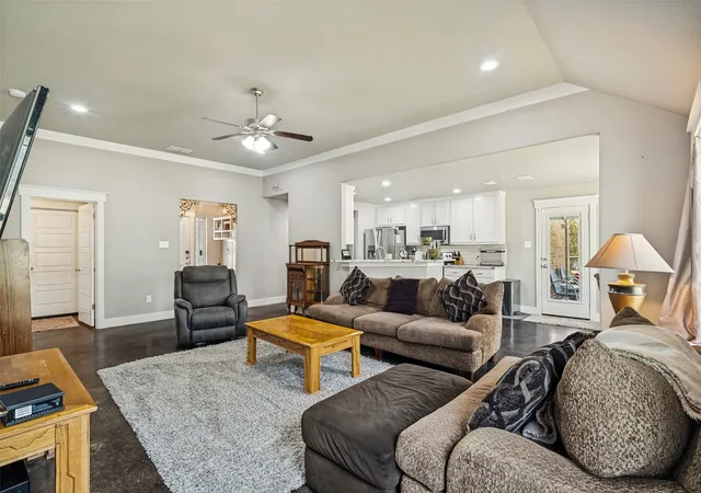 Photo 3 of Single family home for sale at 816 W Park Ave, Weatherford, TX 76086 | MLS# 21348614 | Listing updated on 2026-08-10