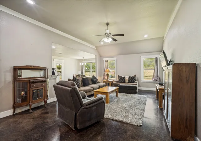 Photo 4 of Single family home for sale at 816 W Park Ave, Weatherford, TX 76086 | MLS# 21348614 | Listing updated on 2026-08-10