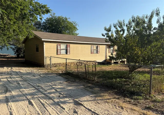 Photo 2 of Single family home for sale at 357 Timberline Dr, Whitney, TX 76692 | MLS# 21348660 | Listing updated on 2026-08-04