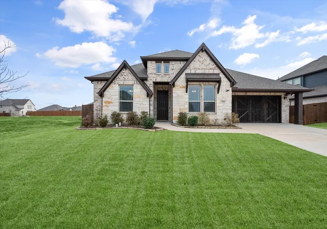 Photo 4 of Single family home for sale at 644 Winters Dr, Waxahachie, TX 75165 | MLS# 21348649 | Listing updated on 2026-08-04