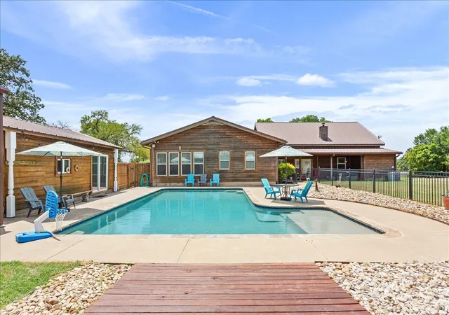 Photo 2 of Single family home for sale at 174 Ross Road Spur, Waco, TX 76705 | MLS# 21345134 | Listing updated on 2026-08-24