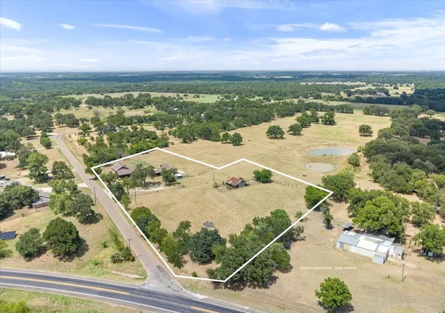 Photo 3 of Single family home for sale at 174 Ross Road Spur, Waco, TX 76705 | MLS# 21345134 | Listing updated on 2026-08-24