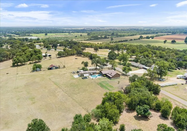 Photo 3 of Single family home for sale at 174 Ross Road Spur, Waco, TX 76705 | MLS# 21345134 | Listing updated on 2026-10-07