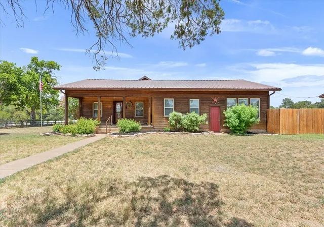 Photo 4 of Single family home for sale at 174 Ross Road Spur, Waco, TX 76705 | MLS# 21345134 | Listing updated on 2026-10-07