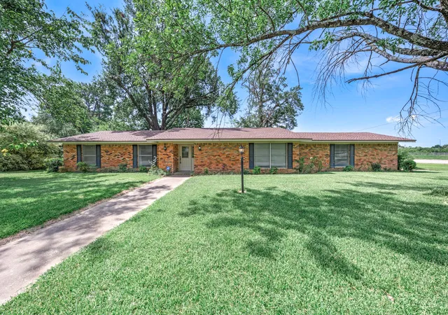 Photo 2 of Single family home for sale at 300 Merrell Dr, Sulphur Springs, TX 75482 | MLS# 21343688 | Listing updated on 2026-08-04