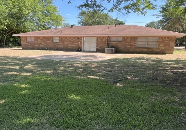 Photo 15 of Single family home for sale at 403 Montgomery St, Pittsburg, TX 75686 | MLS# 21343749 | Listing updated on 2026-10-01