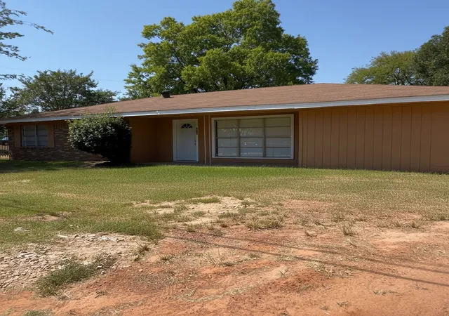 Photo 2 of Single family home for sale at 403 Montgomery St, Pittsburg, TX 75686 | MLS# 21343749 | Listing updated on 2026-10-01