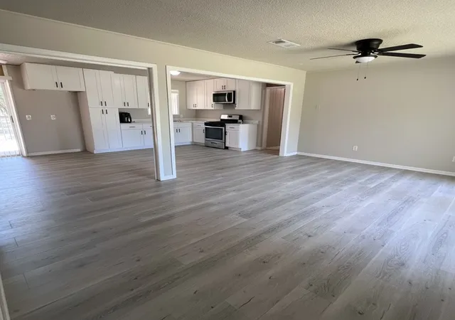 Photo 3 of Single family home for sale at 403 Montgomery St, Pittsburg, TX 75686 | MLS# 21343749 | Listing updated on 2026-10-01