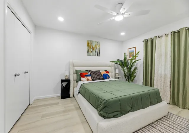 Photo 3 of House for sale at 210 Slaughter St, Arlington, TX 76011 | MLS# 21348743 | Listing updated on 2026-09-24