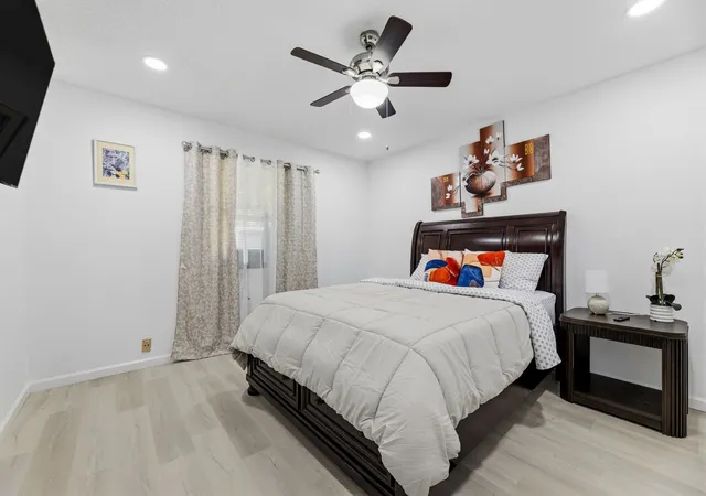 Photo 4 of House for sale at 210 Slaughter St, Arlington, TX 76011 | MLS# 21348743 | Listing updated on 2026-09-24
