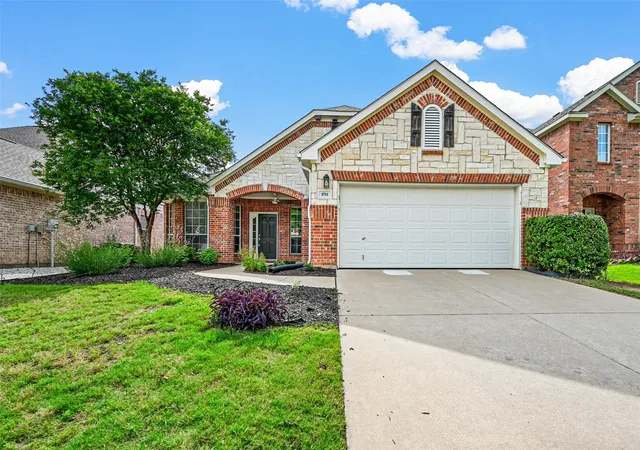 Photo 2 of Single family home for sale at 1711 Peregrine Dr, Corinth, TX 76210 | MLS# 21348708 | Listing updated on 2026-08-04