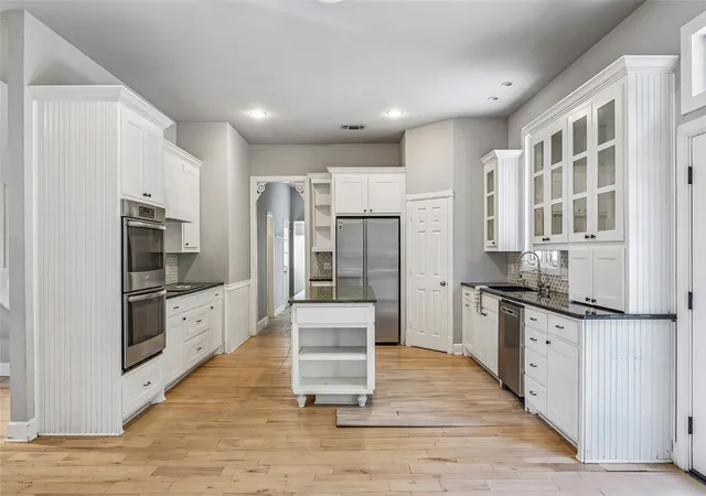 Photo 3 of Single family home for sale at 6586 Lone Star Ln, Aubrey, TX 76227 | MLS# 21348544 | Listing updated on 2026-10-07