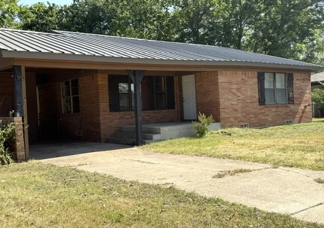 Photo 1 of Single family home for sale at 122 Gateway St, Wills Point, TX 75169 | MLS# 21348783 | Listing updated on 2026-08-04