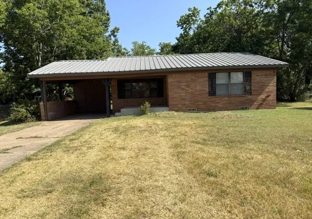 Photo 2 of Single family home for sale at 122 Gateway St, Wills Point, TX 75169 | MLS# 21348783 | Listing updated on 2026-08-04