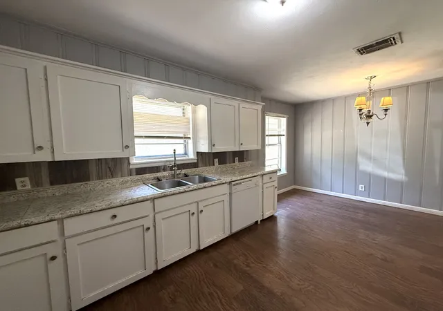 Photo 3 of Single family home for sale at 122 Gateway St, Wills Point, TX 75169 | MLS# 21348783 | Listing updated on 2026-08-04