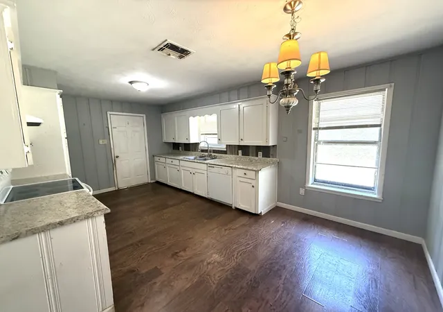 Photo 4 of Single family home for sale at 122 Gateway St, Wills Point, TX 75169 | MLS# 21348783 | Listing updated on 2026-08-04