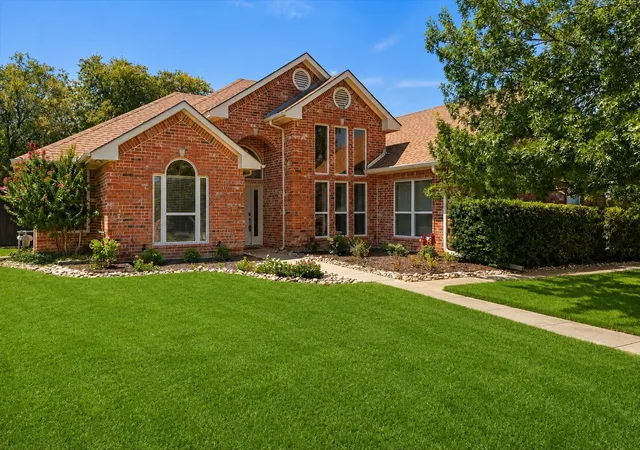 Photo 1 of Single family home for sale at 415 Valley View Ln, Krum, TX 76249 | MLS# 21348760 | Listing updated on 2026-10-02