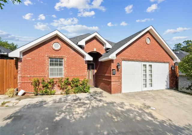 Photo 1 of Single family home for sale at 119 N Frances St, Dallas, TX 75211 | MLS# 21348775 | Listing updated on 2026-08-09