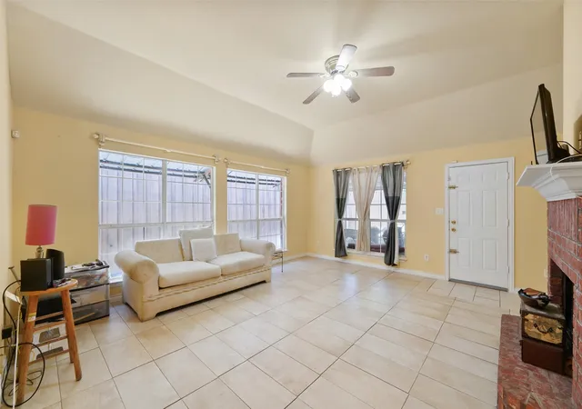 Photo 4 of Single family home for sale at 119 N Frances St, Dallas, TX 75211 | MLS# 21348775 | Listing updated on 2026-08-09