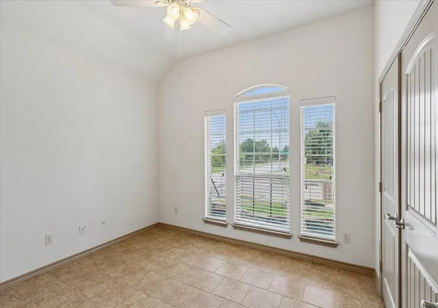 Photo 4 of Single family home for sale at 10400 Mono Lake Rd, Fort Worth, TX 76177 | MLS# 21348726 | Listing updated on 2026-08-27