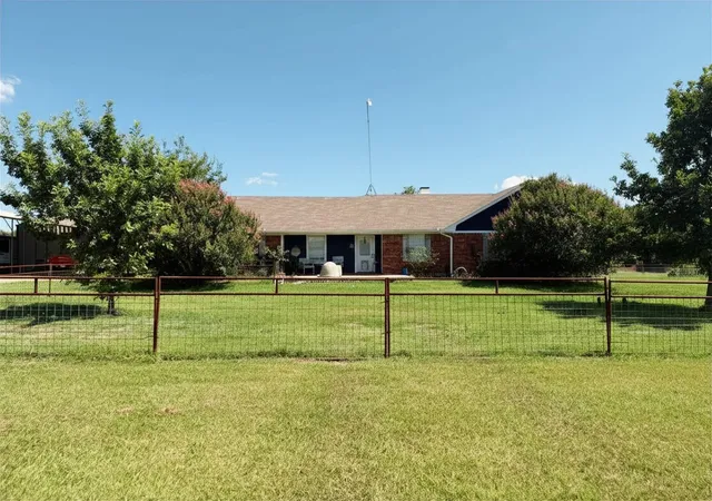 Photo 1 of Single family home for sale at 580 Easy Rd, West, TX 76691 | MLS# 21347540 | Listing updated on 2026-08-04
