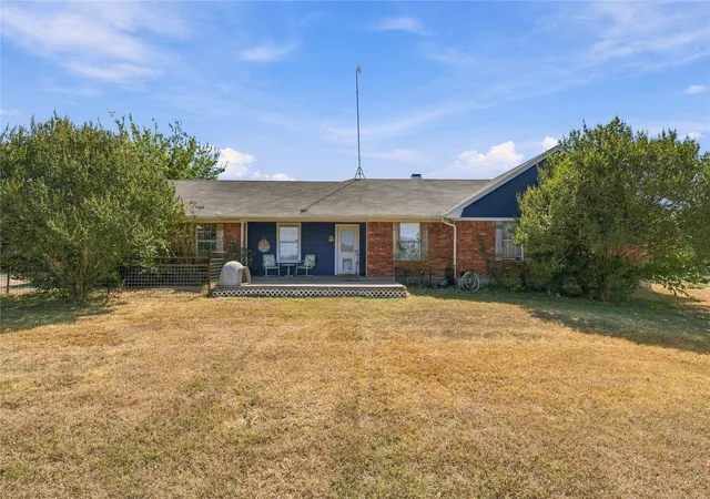 Photo 1 of Single family home for sale at 580 Easy Rd, West, TX 76691 | MLS# 21347540 | Listing updated on 2026-10-06