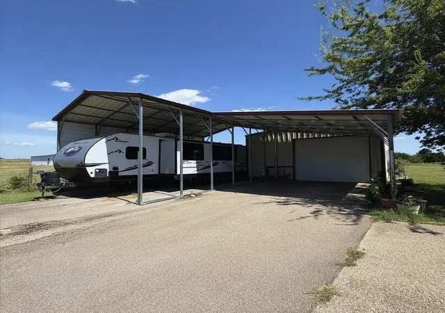 Photo 2 of Single family home for sale at 580 Easy Rd, West, TX 76691 | MLS# 21347540 | Listing updated on 2026-08-04