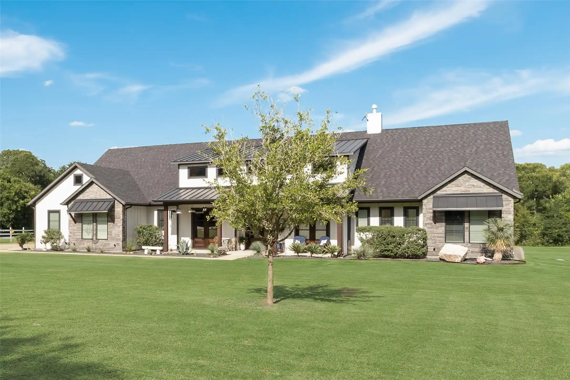 Photo 1 of Single family home for sale at 160 N Falling Leaves Dr N, Waxahachie, TX 75167 | MLS# 21345270 | Listing updated on 2026-10-29