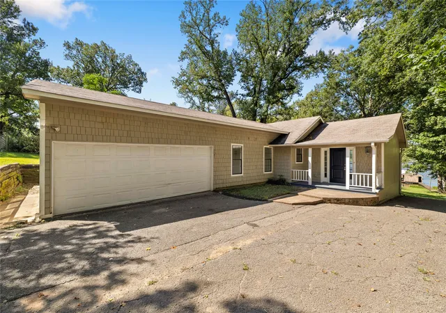 Photo 2 of Single family home for sale at 15460 Mcelroy Rd, Whitehouse, TX 75791 | MLS# 21348869 | Listing updated on 2026-08-04