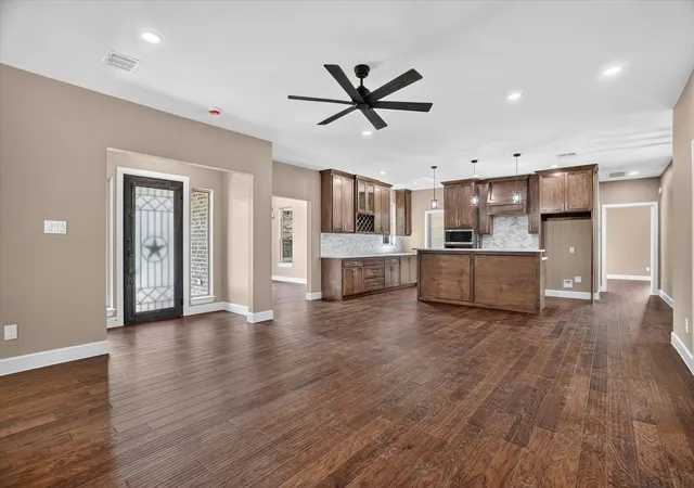 Photo 3 of Single family home for sale at 6400 Crapemyrtle Dr, Denton, TX 76208 | MLS# 21346128 | Listing updated on 2026-08-23