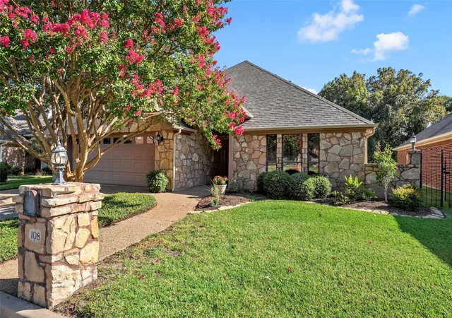 Photo 1 of Single family home for sale at 108 Landsborough Dr, Woodway, TX 76712 | MLS# 21348643 | Listing updated on 2026-10-01