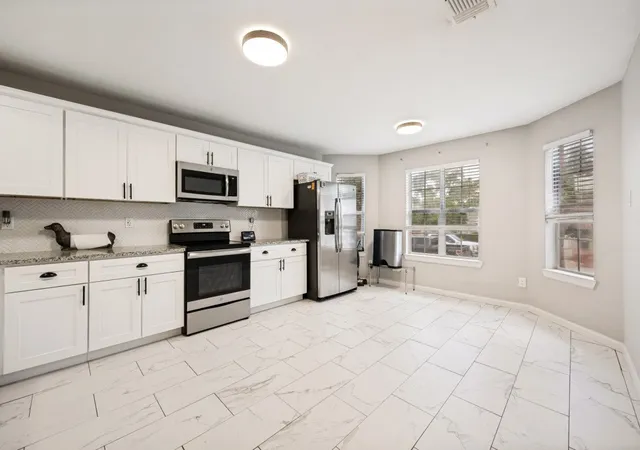 Photo 3 of Sale Pending at 1520 Creekstone Ct, Fort Worth, TX 76112 | MLS# 21347095 | Listing updated on 2026-09-01