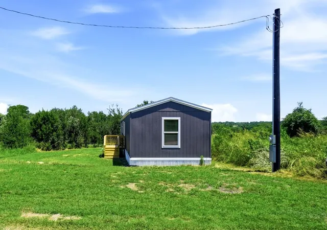 Photo 4 of Single family home for sale at 4318 Montana Trl, Granbury, TX 76048 | MLS# 21348875 | Listing updated on 2026-08-04
