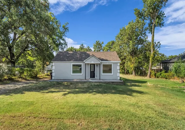 Photo 1 of Single family home for sale at 2726 W Washington St, Denison, TX 75020 | MLS# 21349013 | Listing updated on 2026-08-04