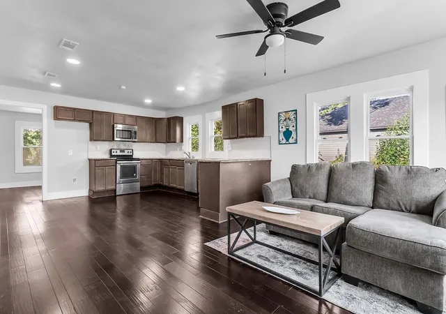 Photo 3 of Single family home for sale at 2726 W Washington St, Denison, TX 75020 | MLS# 21349013 | Listing updated on 2026-08-04