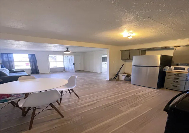 Photo 2 of Single family home for sale at 1305 Lynn St, Bonham, TX 75418 | MLS# 21348672 | Listing updated on 2026-08-04
