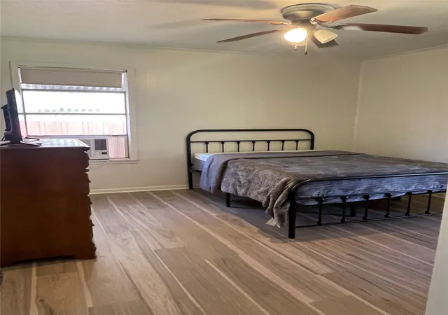 Photo 3 of Single family home for sale at 1305 Lynn St, Bonham, TX 75418 | MLS# 21348672 | Listing updated on 2026-08-04