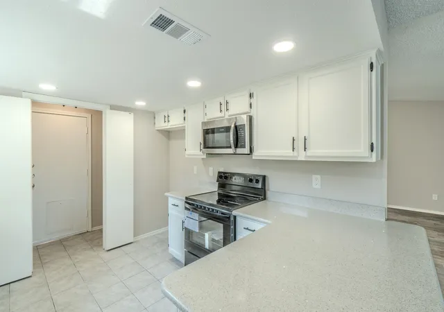 Photo 4 of Single family home for sale at 1514 Hindsdale Dr, Richardson, TX 75081 | MLS# 21345188 | Listing updated on 2026-08-29