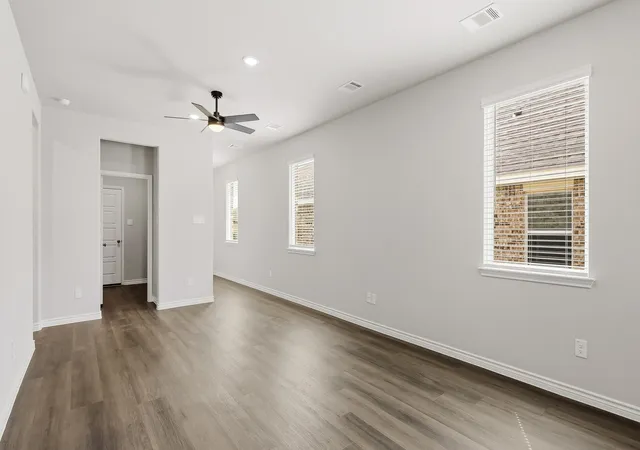Photo 3 of Single family home for sale at 1712 Acts Ln, Ennis, TX 75119 | MLS# 21348991 | Listing updated on 2026-10-08