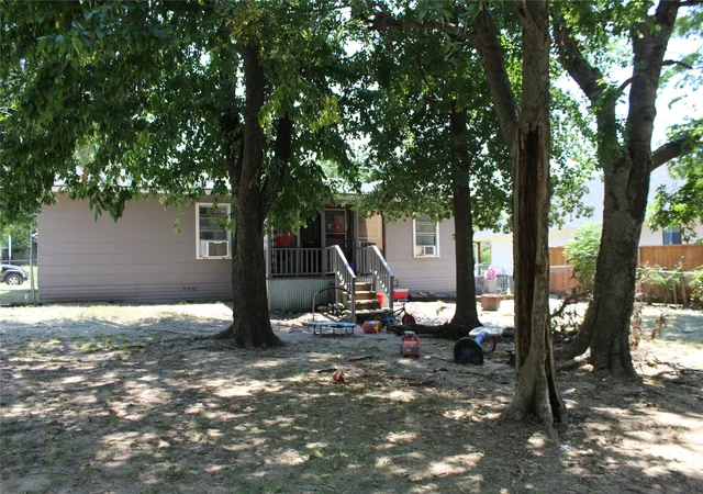 2nd image of 310 S Santa Fe St, Wolfe City, TX 75496 | MLS# 21349042