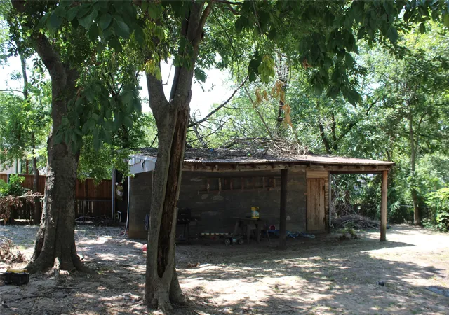 3rd image of 310 S Santa Fe St, Wolfe City, TX 75496 | MLS# 21349042